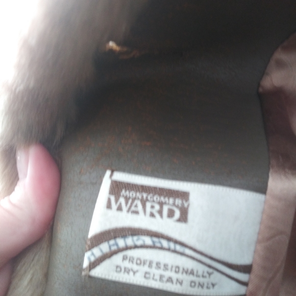 Faux fur warm caramel colored soft jacket - Picture 2 of 8